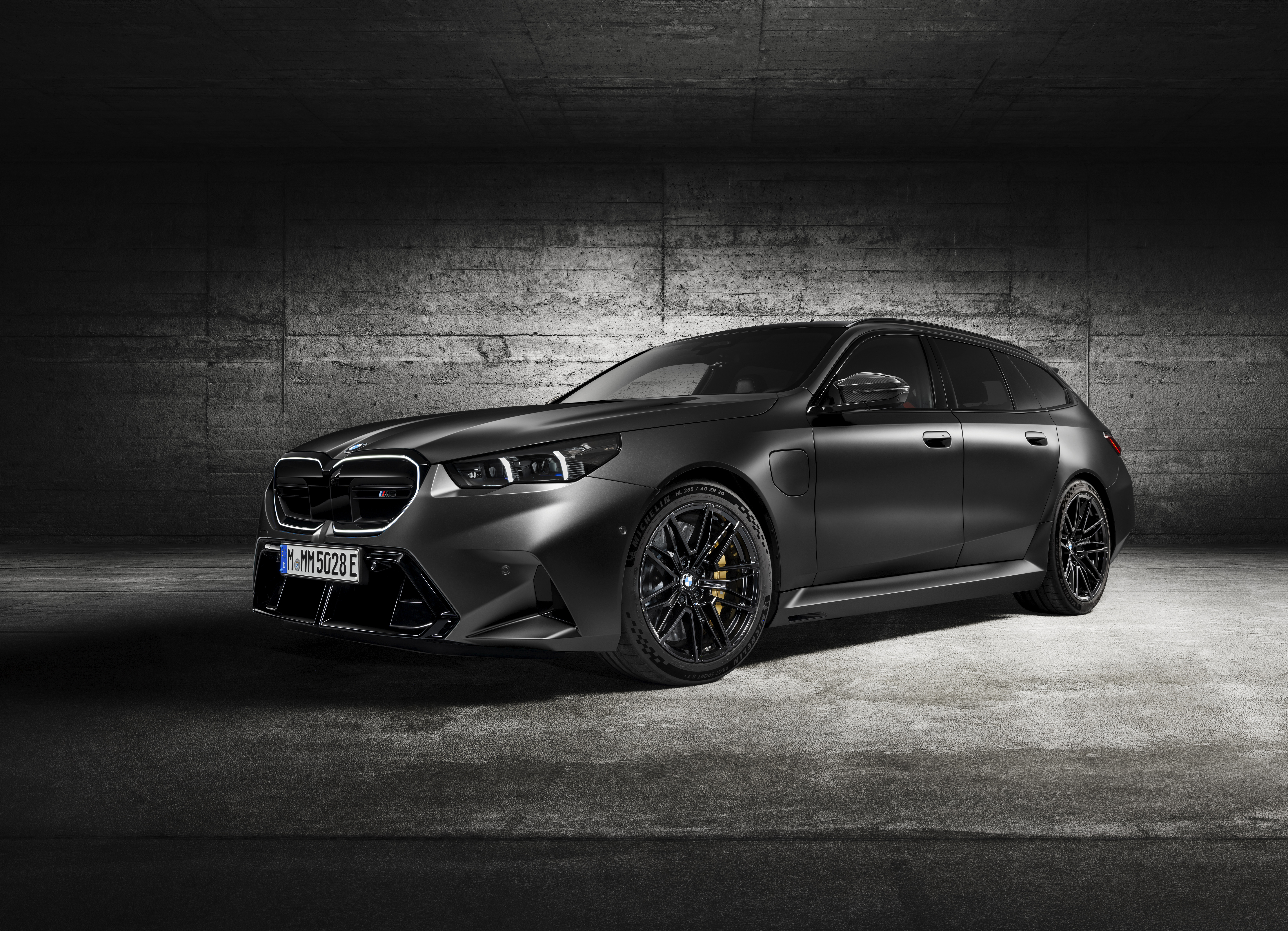 BMW M5 TOURING | NOVÝ SPORTOVNÍ KOMBÍK | V8 HYBRID 727 KONÍ | BLOG | INFORMACE | PRVNÍ REZERVACE ONLINE |  AUTOiBUY.com